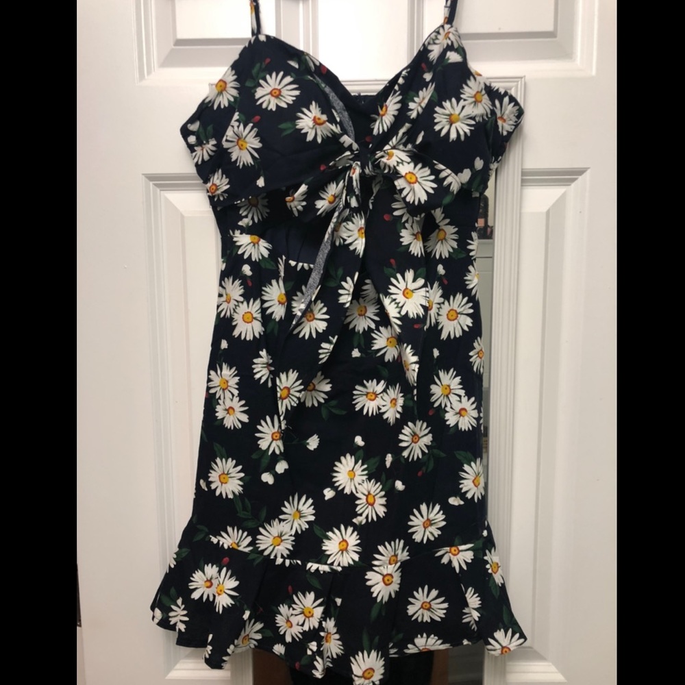 Luvalot peep hole daisy tie dress NWT